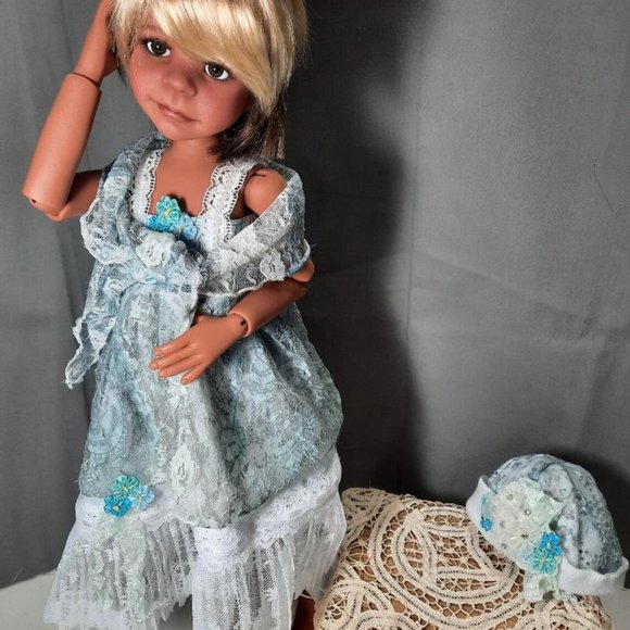 Painted lace set for 18" similar dolls - Picture 5 of 6